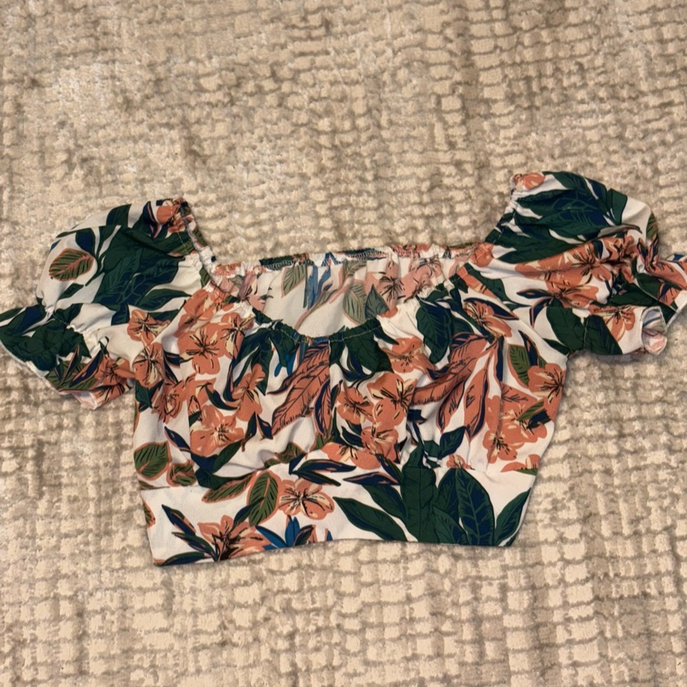 SHEIN Floral Crop Top